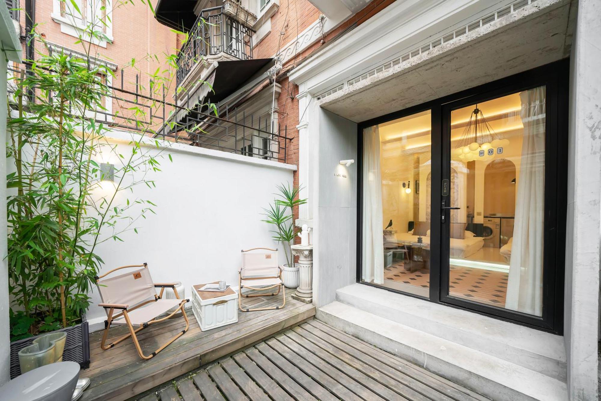Moli B&b-jing'an Temple Near The Subway Private Yard Townhouse Garden * Shanghai