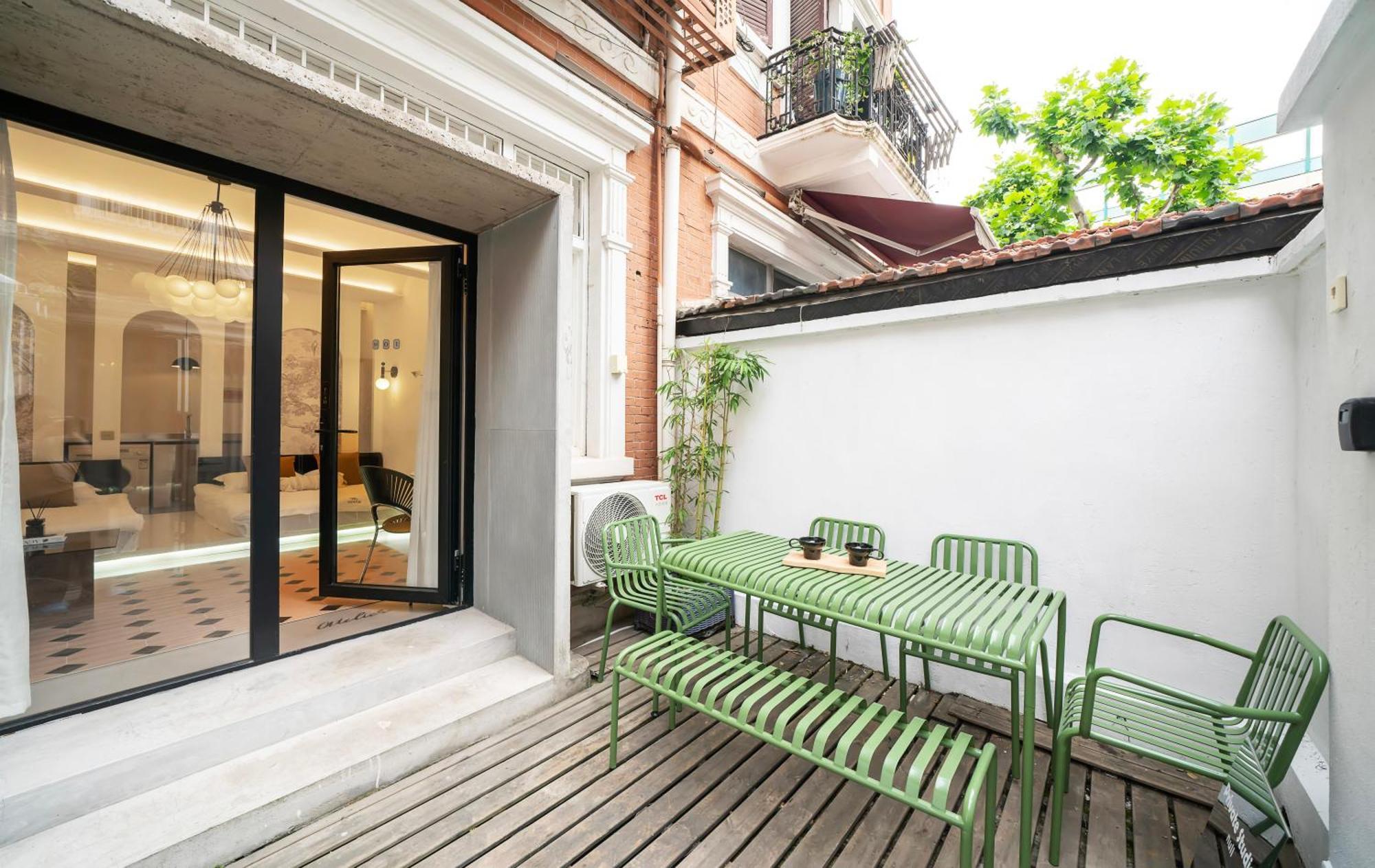 Moli B&b-jing'an Temple Near The Subway Private Yard Townhouse Garden Apartment *
