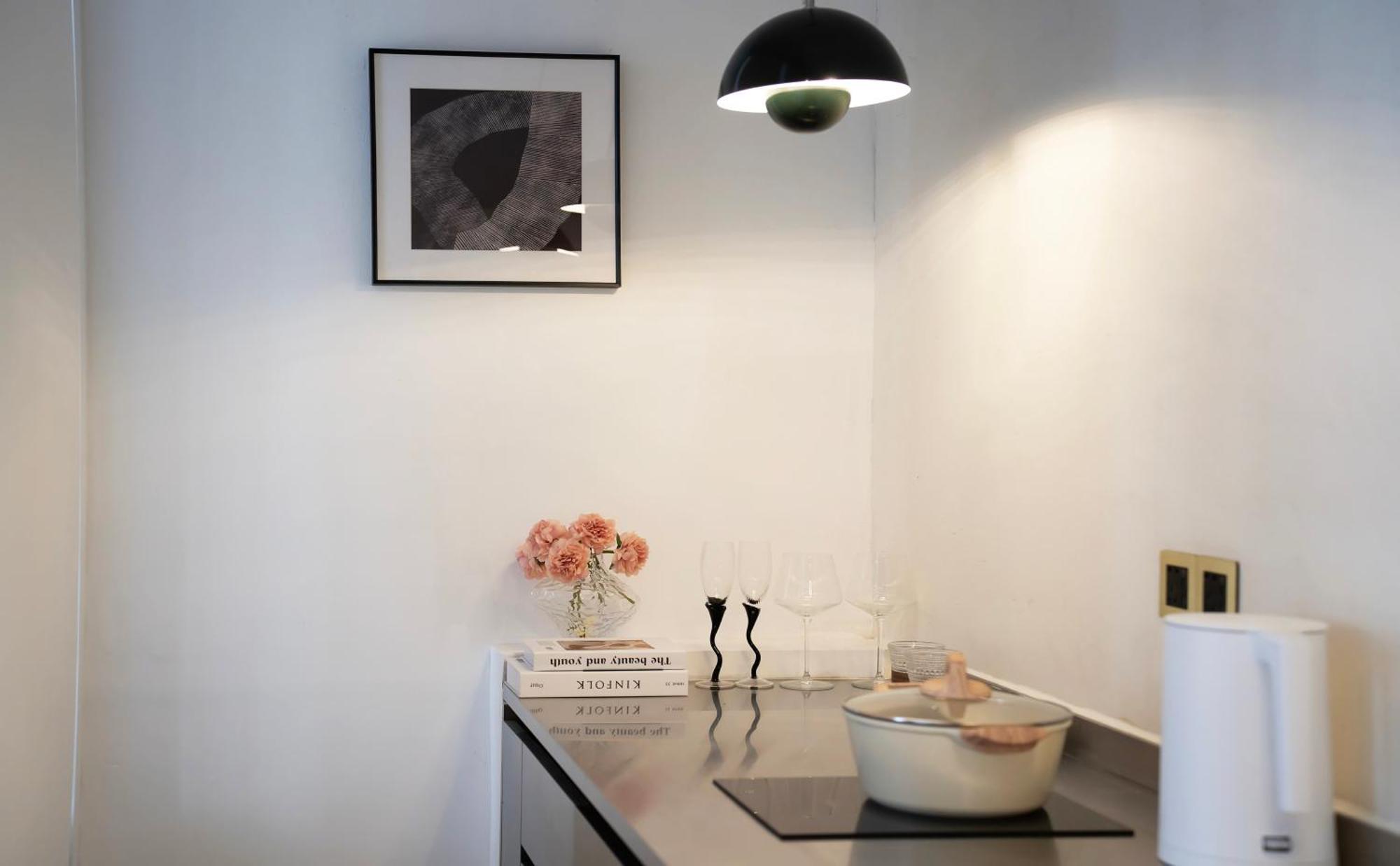 Apartment Moli B&b-jing'an Temple Near The Subway Private Yard Townhouse Garden Shanghai