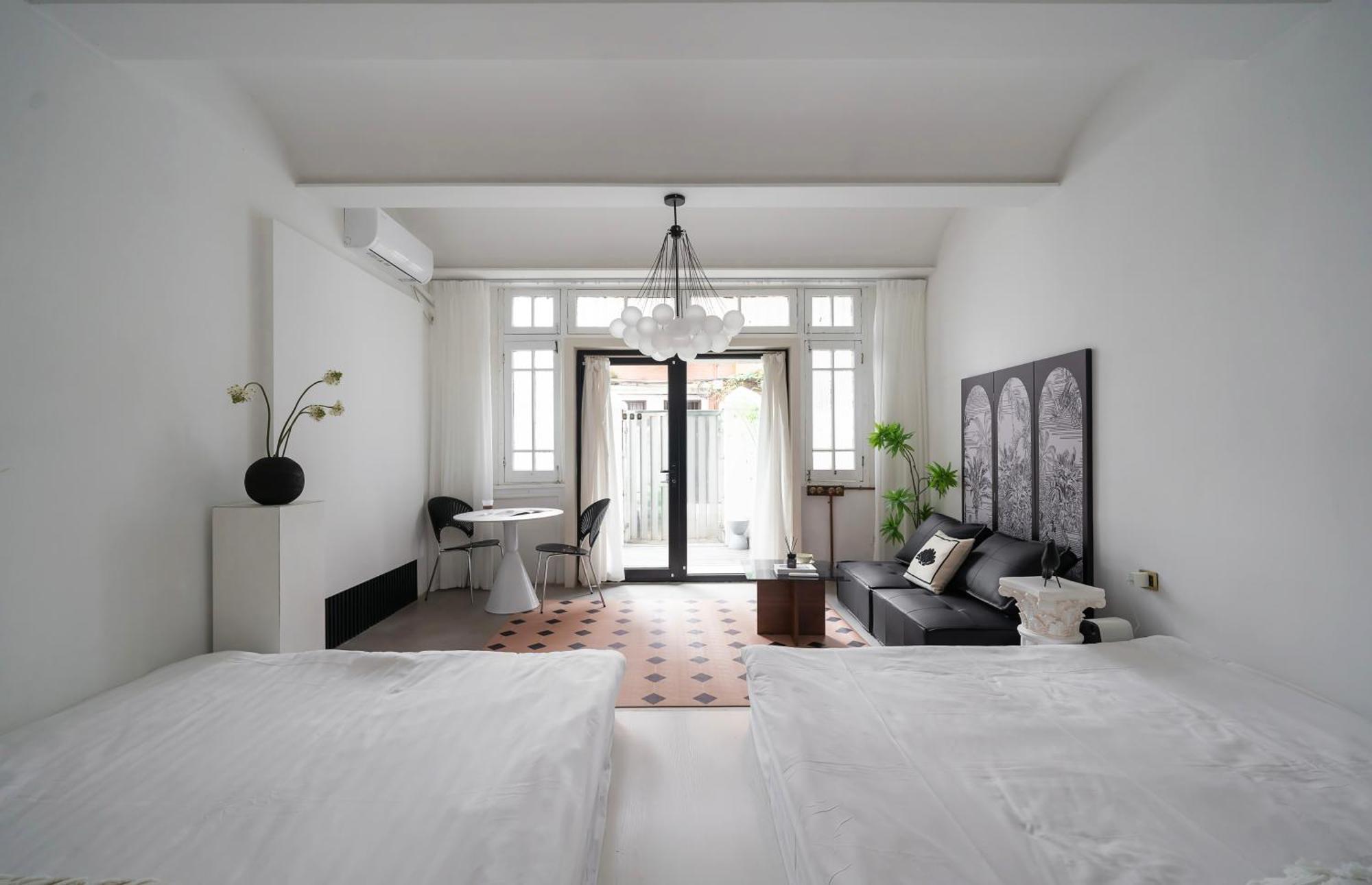 Moli B&b-jing'an Temple Near The Subway Private Yard Townhouse Garden Apartment Shanghai