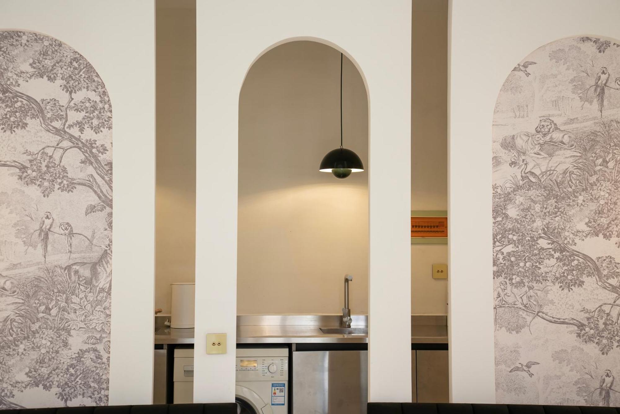 Moli B&b-jing'an Temple Near The Subway Private Yard Townhouse Garden Apartment *
